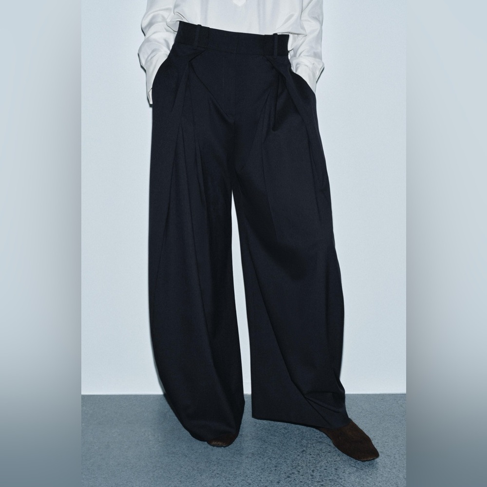 Zara Black Wide-Leg Pleated Trousers